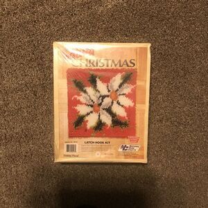 Natura Christmas Latch Hook Kit Holiday Floral National Yarn Crafts New‎ In Box